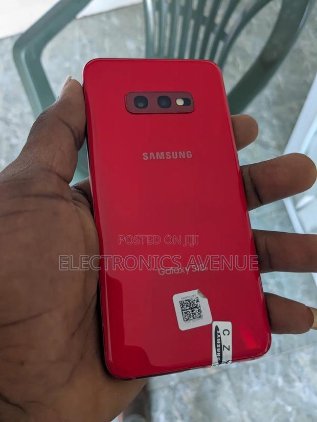 Samsung Galaxy S10e 128 GB Red