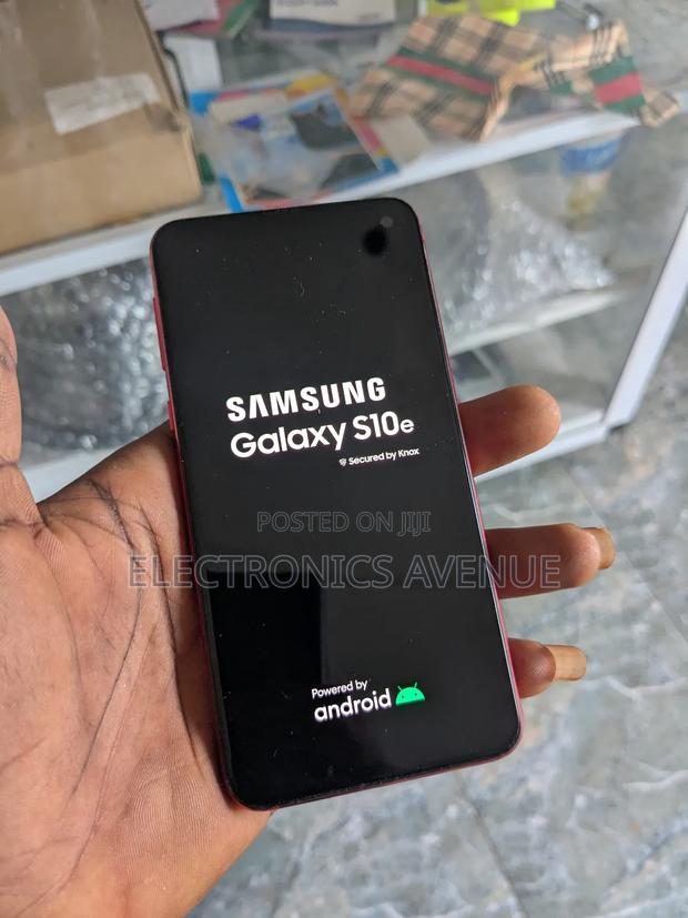 Samsung Galaxy S10e 128 GB Red photo 2
