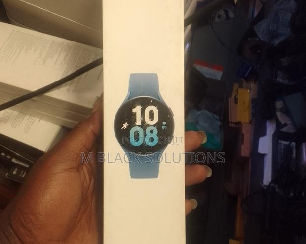 Samsung Galaxy Watch 5 Blue Smart Watch · Photo 3