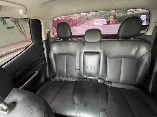 Mitsubishi L200 2023 White photo 6