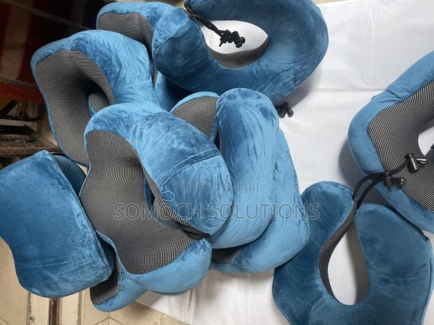 Neck Pillow Massaging Pillow · Photo 1