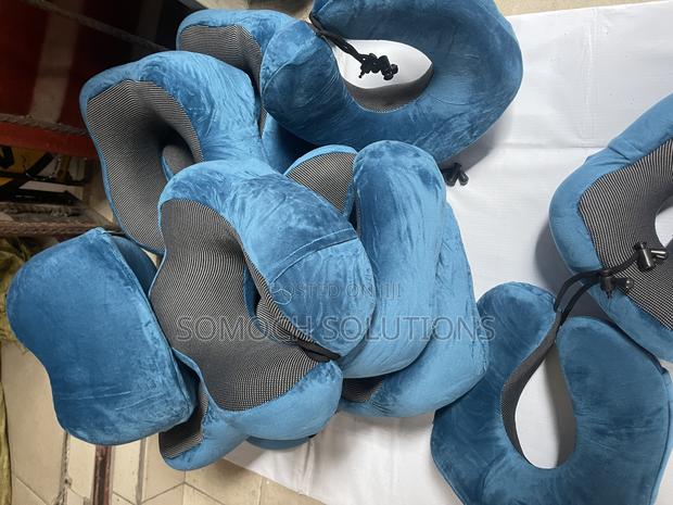 Neck Pillow Massaging Pillow · Photo 2