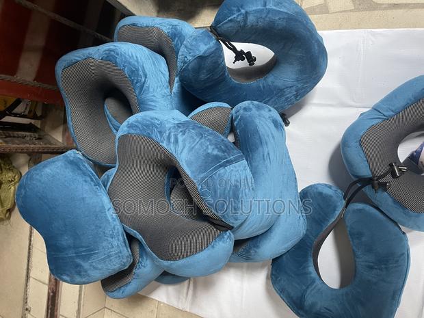 Neck Pillow Massaging Pillow · Photo 3