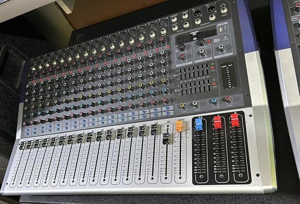 Kv 16 Channel Powered Mixer