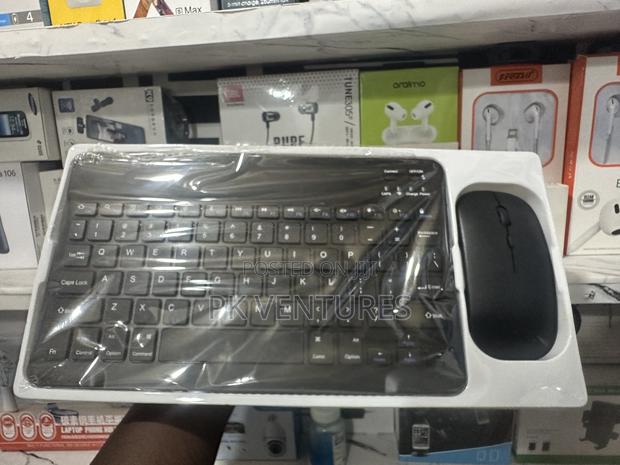 Bluetooth Keyboard With Mouse · Photo 3