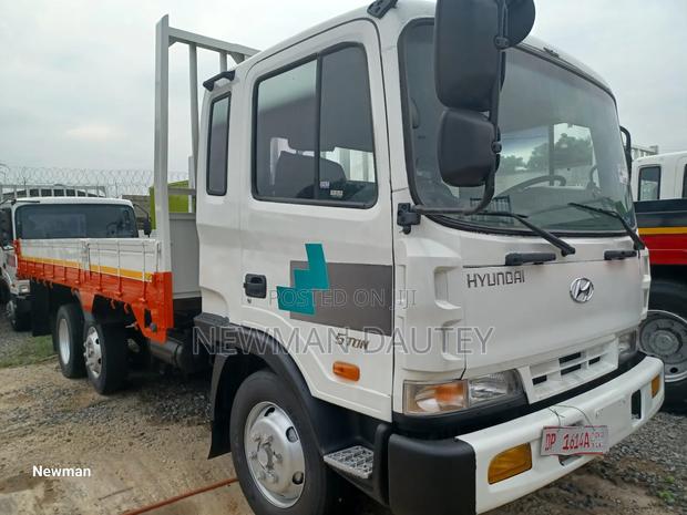 Hyundai 5ton Double Axles Medium Burkett · Photo 1