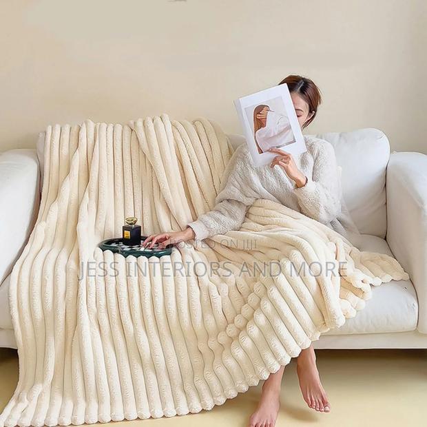 Fluffy Blanket/Comforter · Photo 3