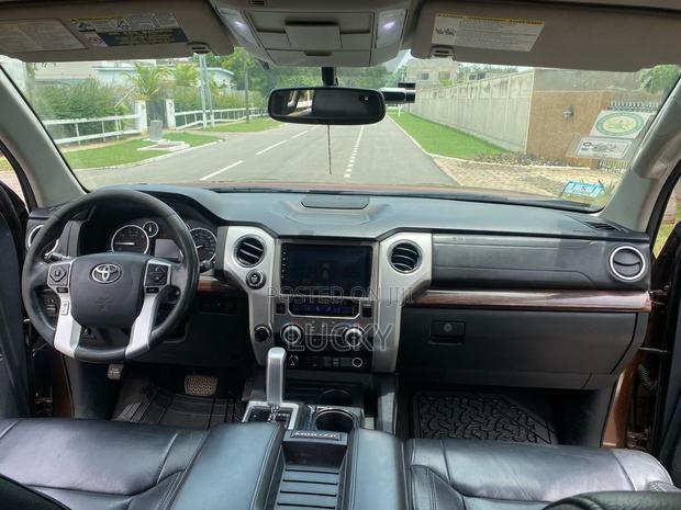 Toyota Tundra Limited 5.7L V8 4x4 Double Cab 6.6 ft. box 145.7 in. WB