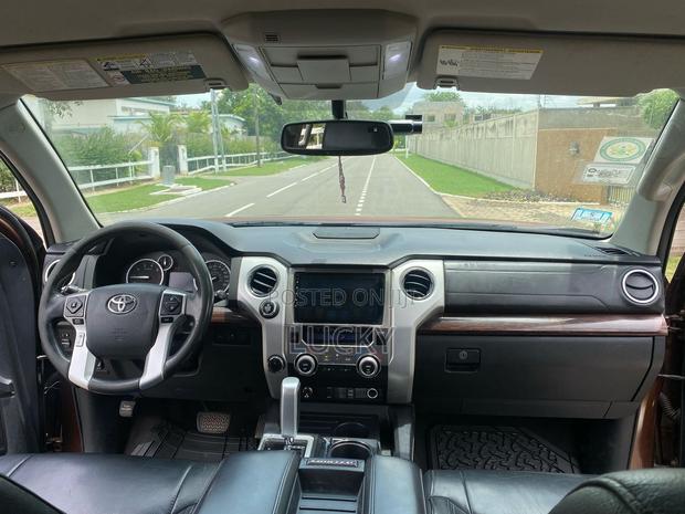 Toyota Tundra Limited 5.7L V8 4x4 Double Cab 6.6 ft. box 145.7 in. WB