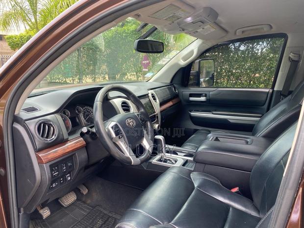 Toyota Tundra Limited 5.7L V8 4x4 Double Cab 6.6 ft. box 145.7 in. WB