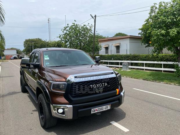 Toyota Tundra Limited 5.7L V8 4x4 Double Cab 6.6 ft. box 145.7 in. WB