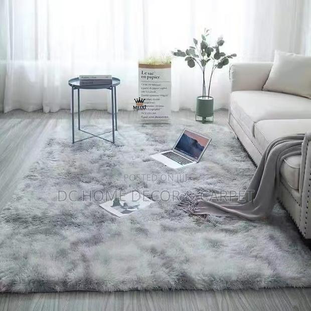 Fluffy Center Carpet photo 2