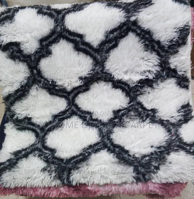 Fluffy Center Carpet
