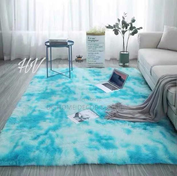 Fluffy Center Carpet photo 3