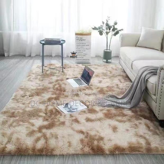Fluffy Center Carpet photo 4