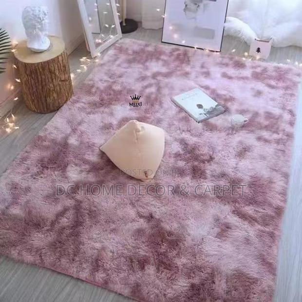 Fluffy Center Carpet photo 7