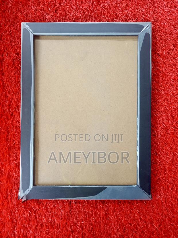 Empty Picture Frames · Photo 2
