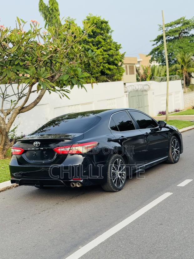 Toyota Camry SE FWD (2.5L 4cyl 8AM) 2018 Black photo 6