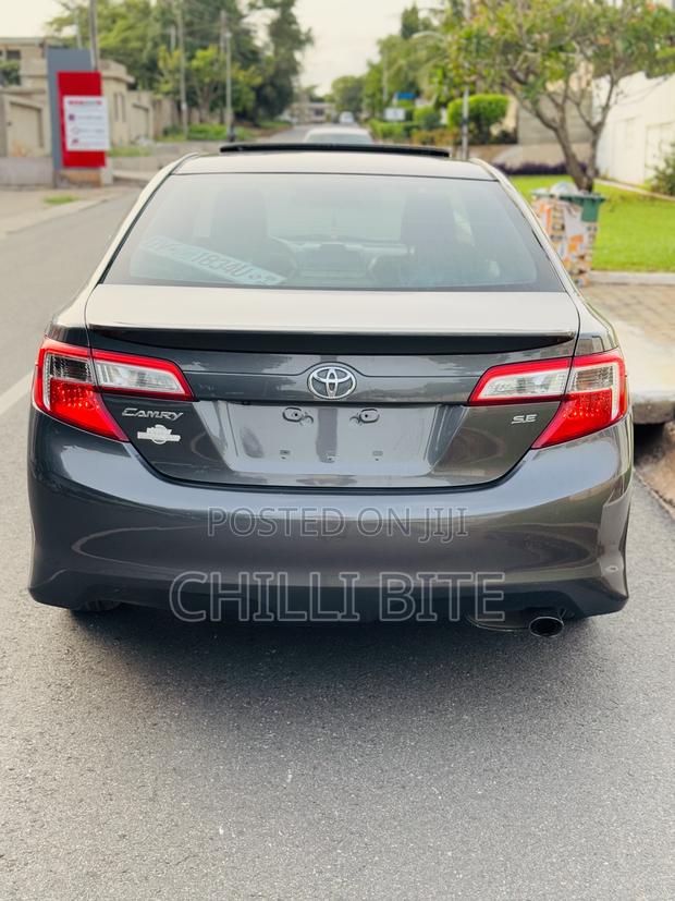 Toyota Camry SE 4dr Sedan (2.5L 4cyl 6A) 2014 Gray photo 8