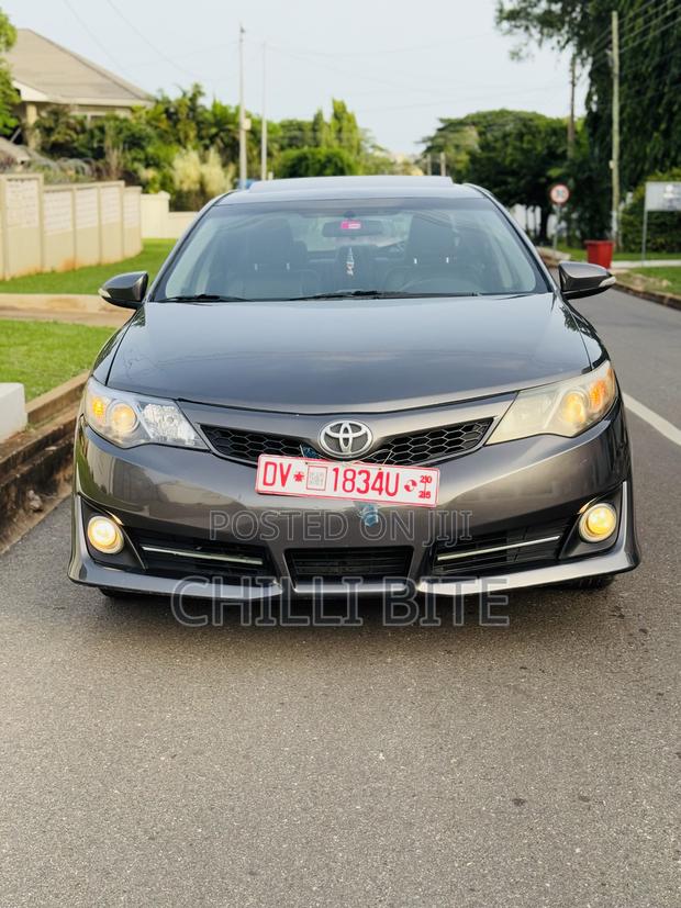 Toyota Camry SE 4dr Sedan (2.5L 4cyl 6A) 2014 Gray