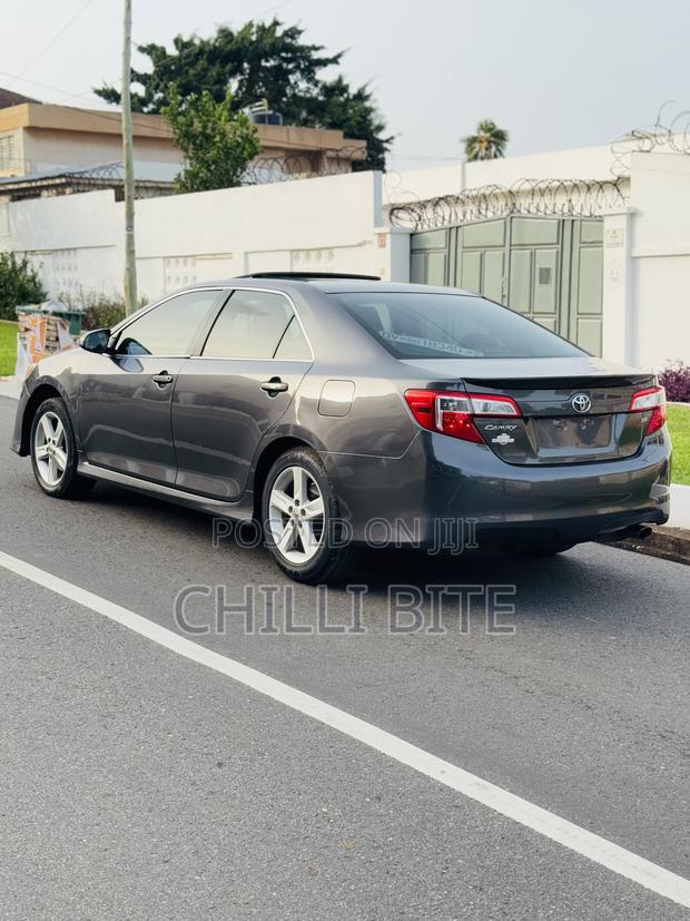 Toyota Camry SE 4dr Sedan (2.5L 4cyl 6A) 2014 Gray photo 5