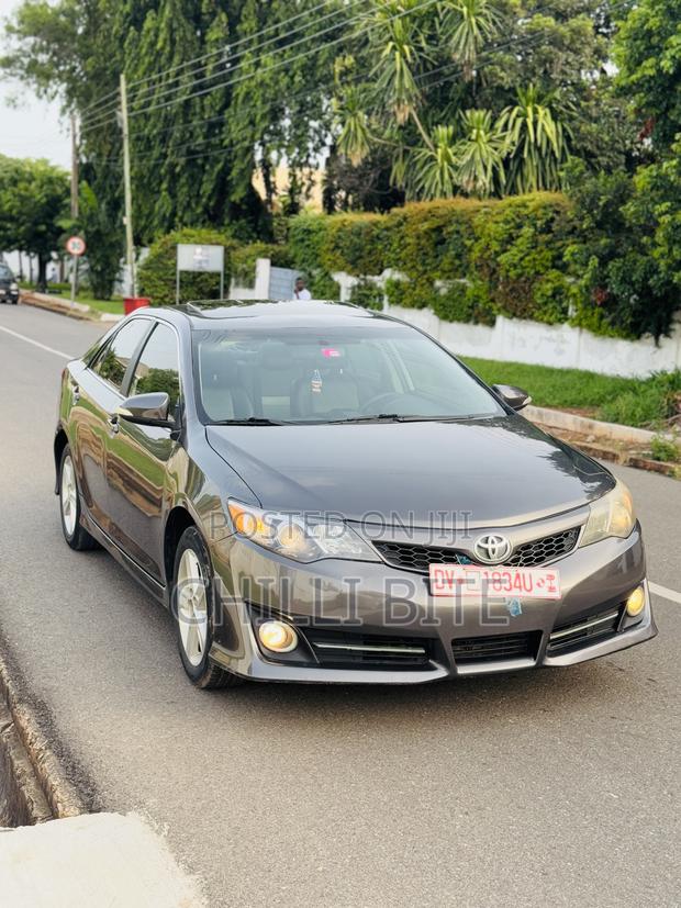Toyota Camry SE 4dr Sedan (2.5L 4cyl 6A) 2014 Gray photo 2