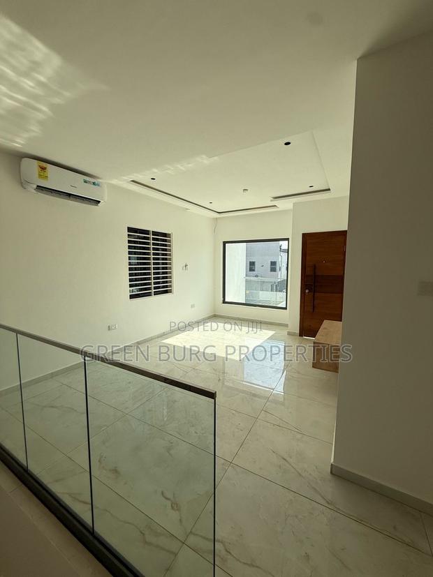 4bdrm House in Lake Side Estate for sale photo 14