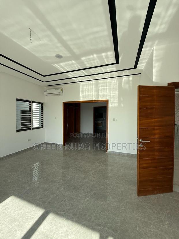 4bdrm House in Lake Side Estate for sale photo 13
