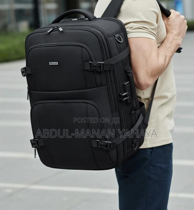 Genuine and Classic Travelling Bag photo 2
