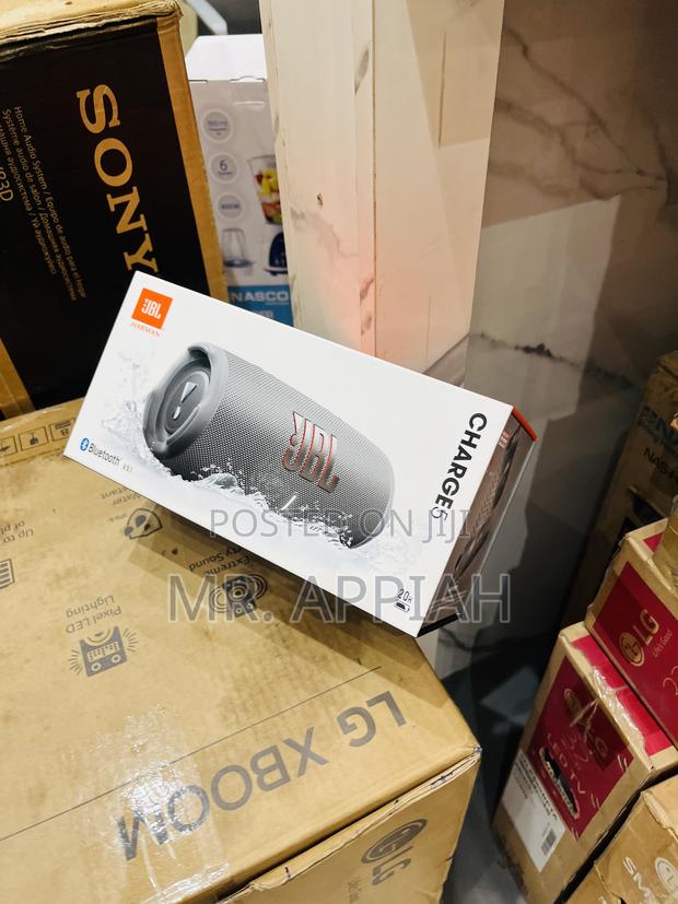 Powerful and Durable JBL Charge 5 Portable Speaker · Photo 2