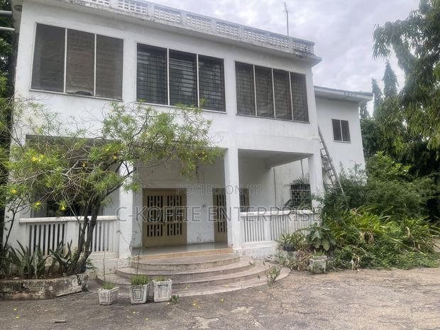 2 and Half Plots + 5bedrooms HRS at Osu Main Road for Sale · Photo 1