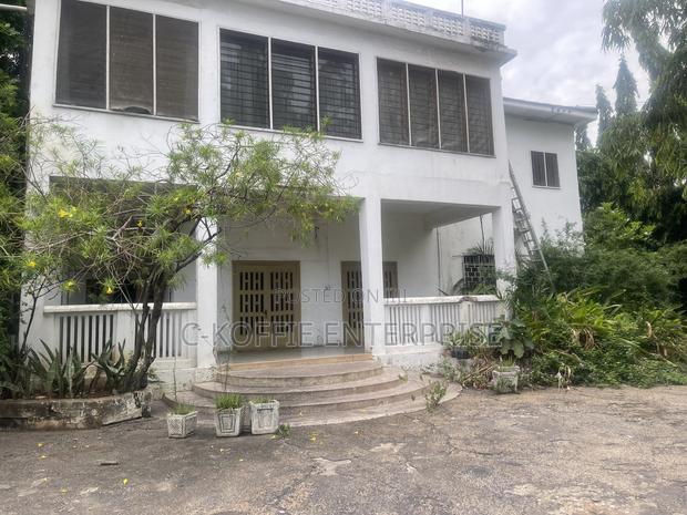 2 and Half Plots + 5bedrooms HRS at Osu Main Road for Sale · Photo 3
