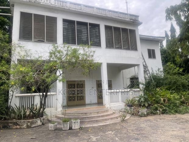 2 and Half Plots + 5bedrooms HRS at Osu Main Road for Sale · Photo 2