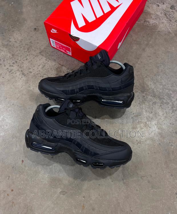 Nike Airmax 95 Triple Black · Photo 3