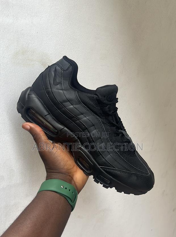 Nike Airmax 95 Triple Black · Photo 4