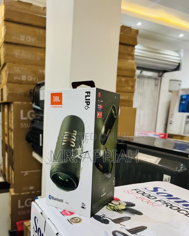 Fresh in Box JBL Flip 6 Wireless Speaker(Green). · Photo 2