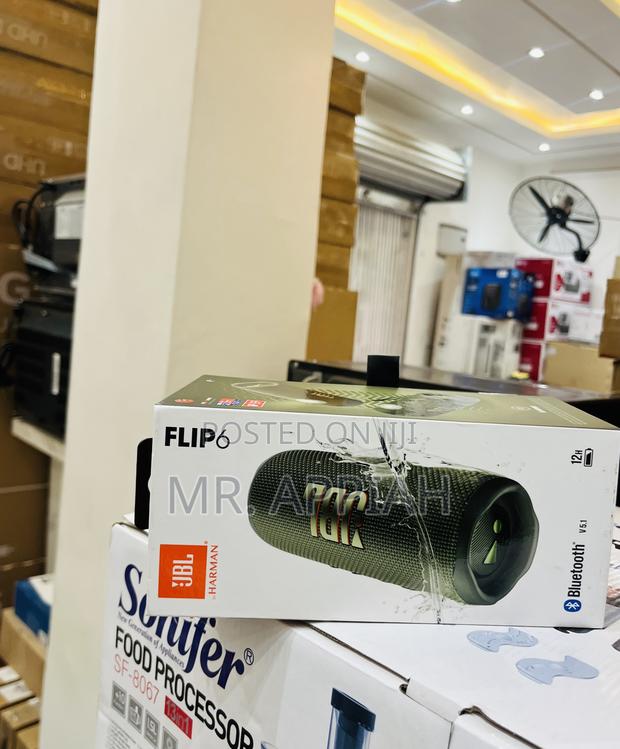 Newly Made JBL Flip 6 Wireless Speaker(Green). · Photo 2
