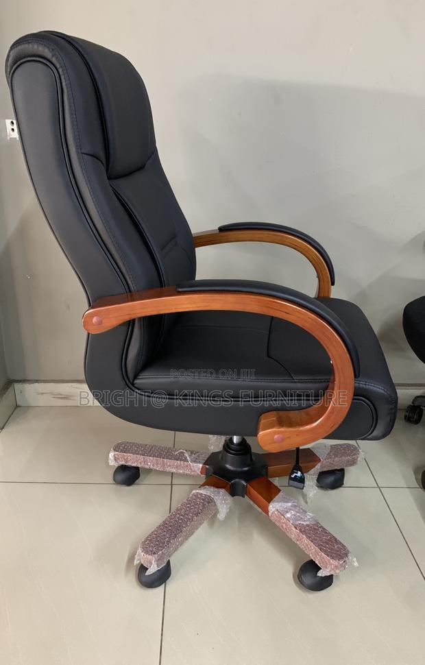 Executive Swivel Chair photo 4