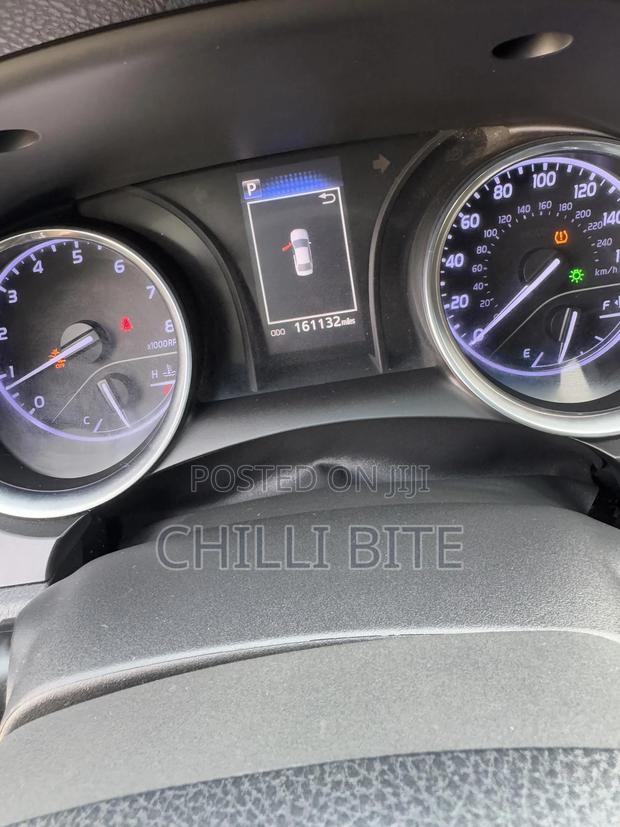 Toyota Camry SE FWD (2.5L 4cyl 8AM) 2018 Black photo 11