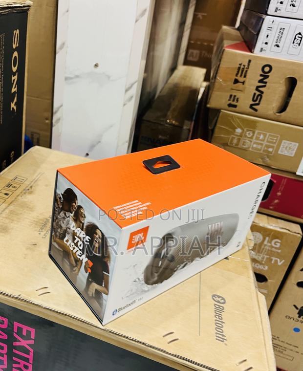 Effortless Quality JBL Charge 5 Wireless Speaker(Gray). · Photo 2