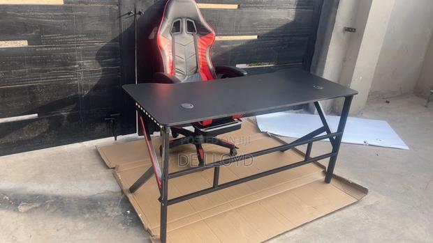Mordern Office Table(140by 60 Cm)