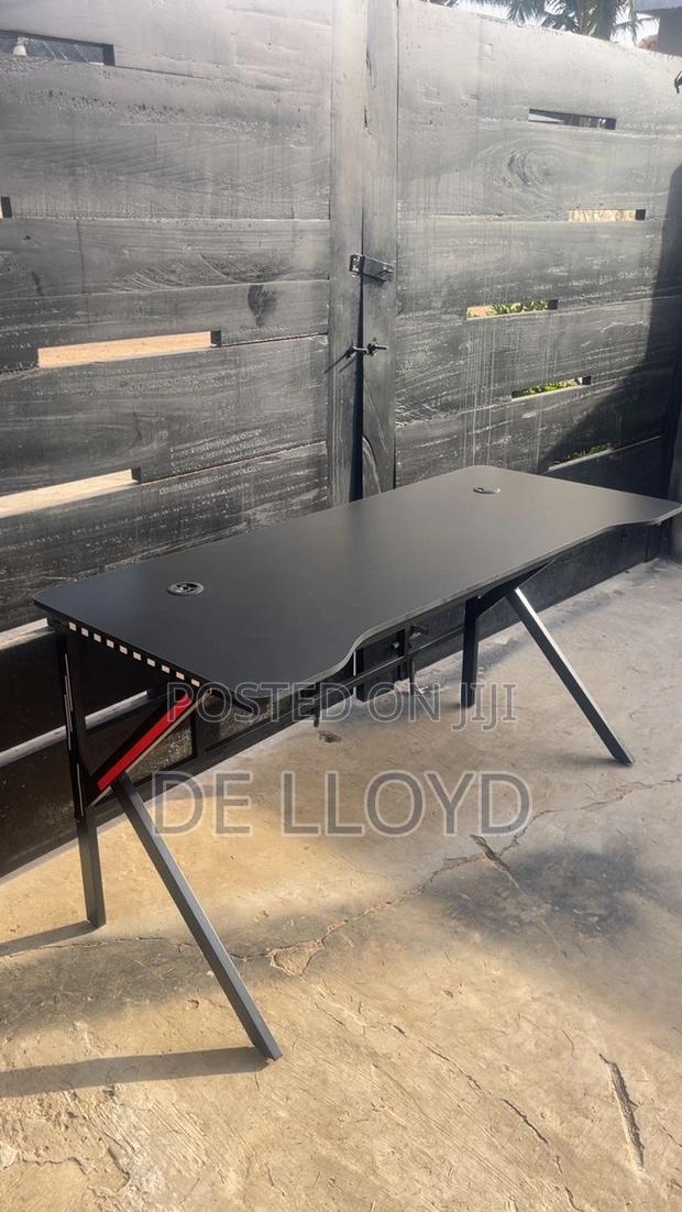 Mordern Office Table(140by 60 Cm) photo 2