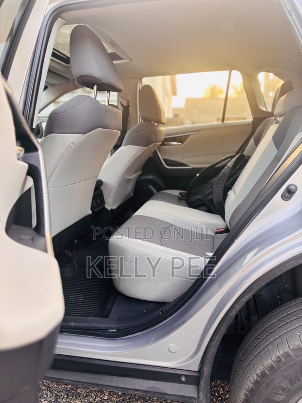 Toyota RAV4 XLE Premium FWD 2023 Silver