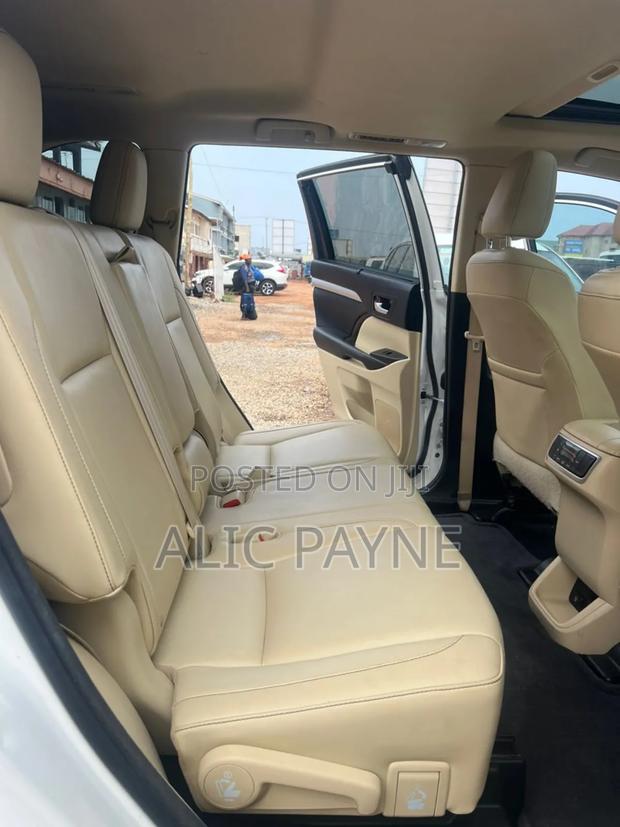 Toyota Highlander XLE V6 4x4 (3.5L 6cyl 6A) 2016 White