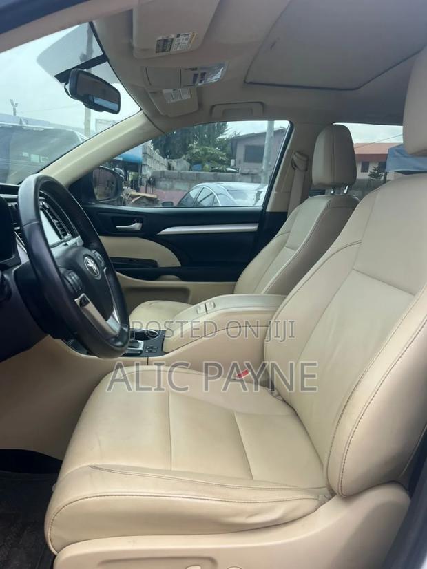 Toyota Highlander XLE V6 4x4 (3.5L 6cyl 6A) 2016 White