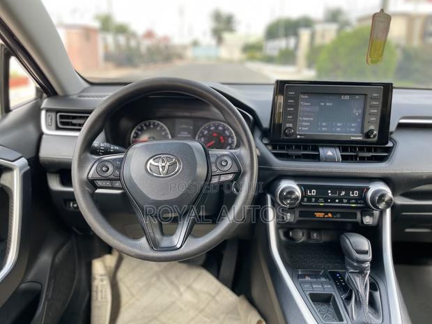 Toyota RAV4 XLE AWD 2020 Gray photo 9