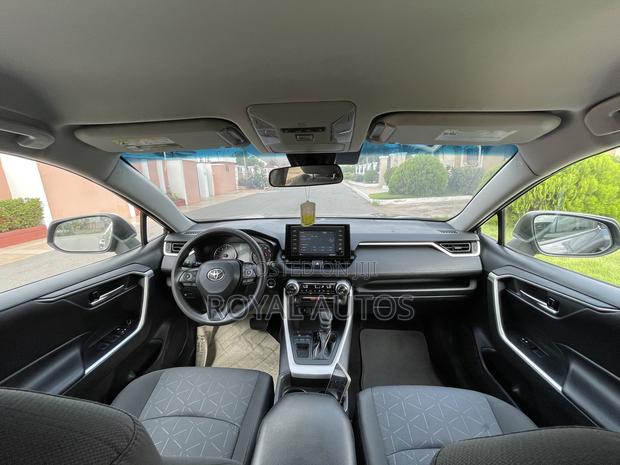 Toyota RAV4 XLE AWD 2020 Gray photo 8