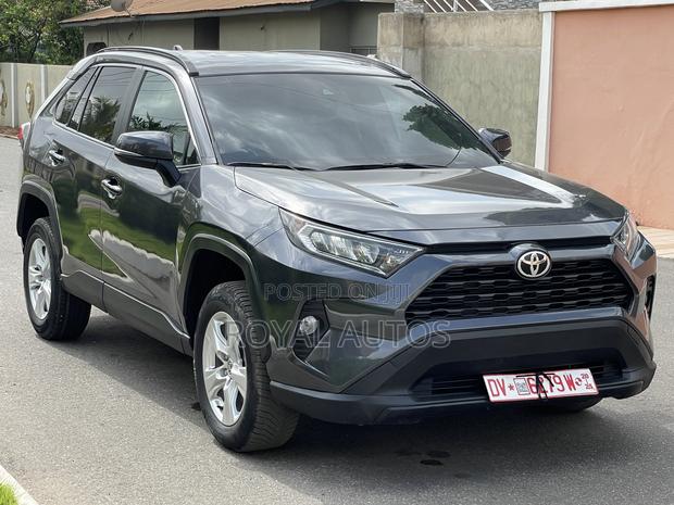 Toyota RAV4 XLE AWD 2020 Gray photo 3