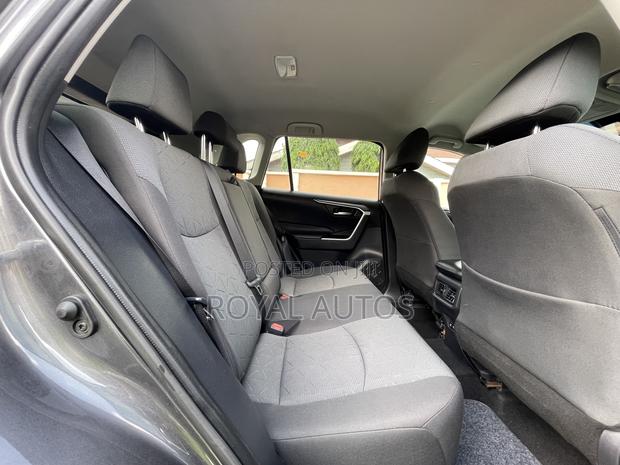 Toyota RAV4 XLE AWD 2020 Gray photo 7