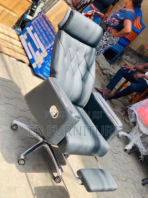 Senior Executives Black Recliner Chair With Headrest · Photo 4